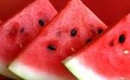 خوردن هندوانه برای این افراد ممنوع