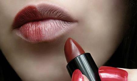 حقایقی درباره رژلب، خطرات و مضرات آن
